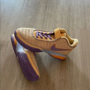 NIKE LEBRON PINK DIAMOND 2.5 big kids Purple and Tan High-Top Sneakers